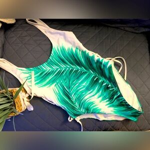 Forever 21 leaf Print One piece swimsuit